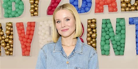 Kristen Bell says her husband sucked out her clogged duct while。